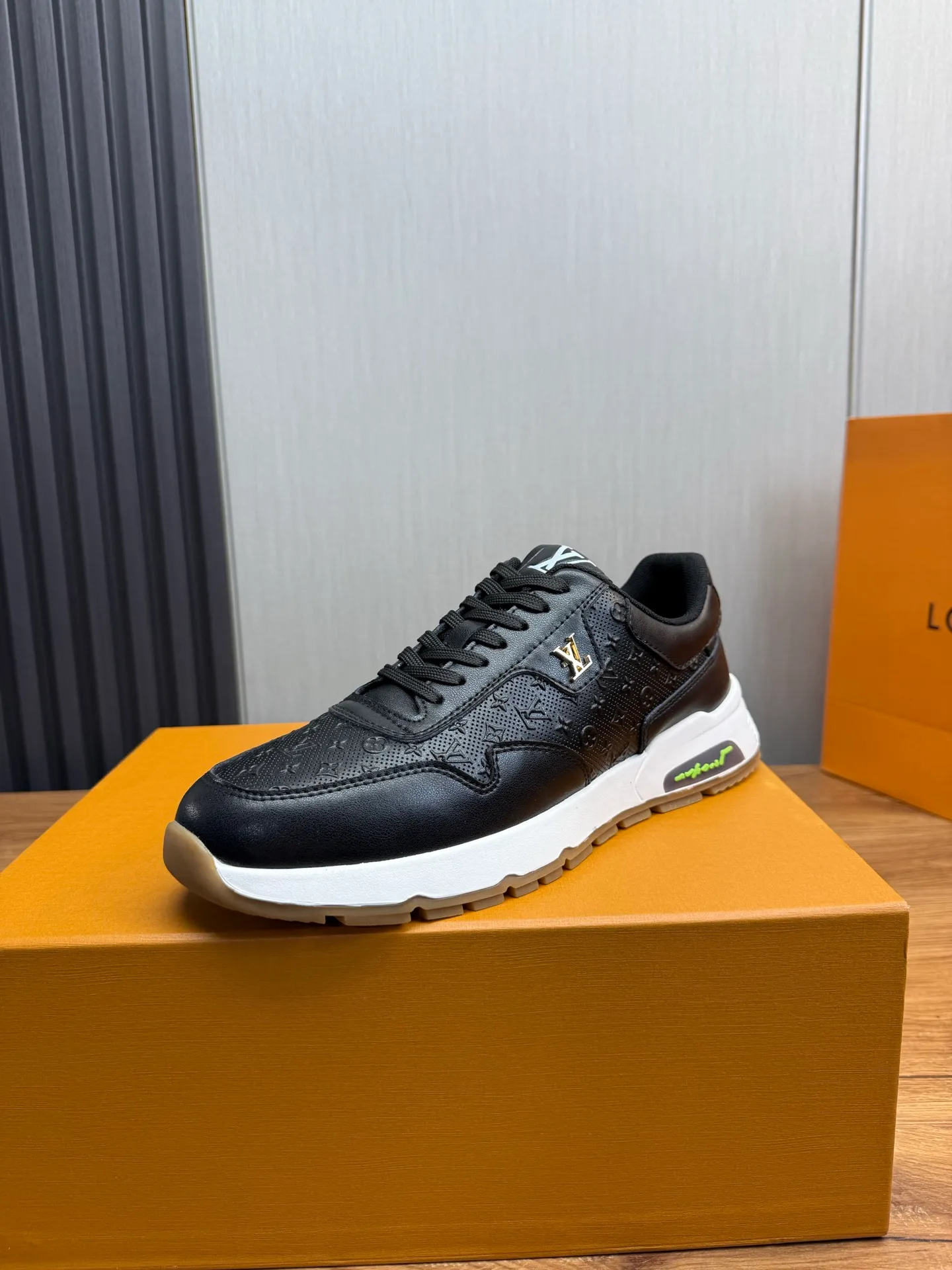 Men's shoes 💰460💰 LOUIS VUITTON [Luden Yiwei] Brand new trendy Lv is on the market 🎁, casual and fashionable men's shoes 👟 Original version shipped 1:1✅ The upper is made of imported brand leather + sheepskin lining, the original wear-resistant rubber outsole, the version is simple and elegant, exclusive for trendy men. 38-44